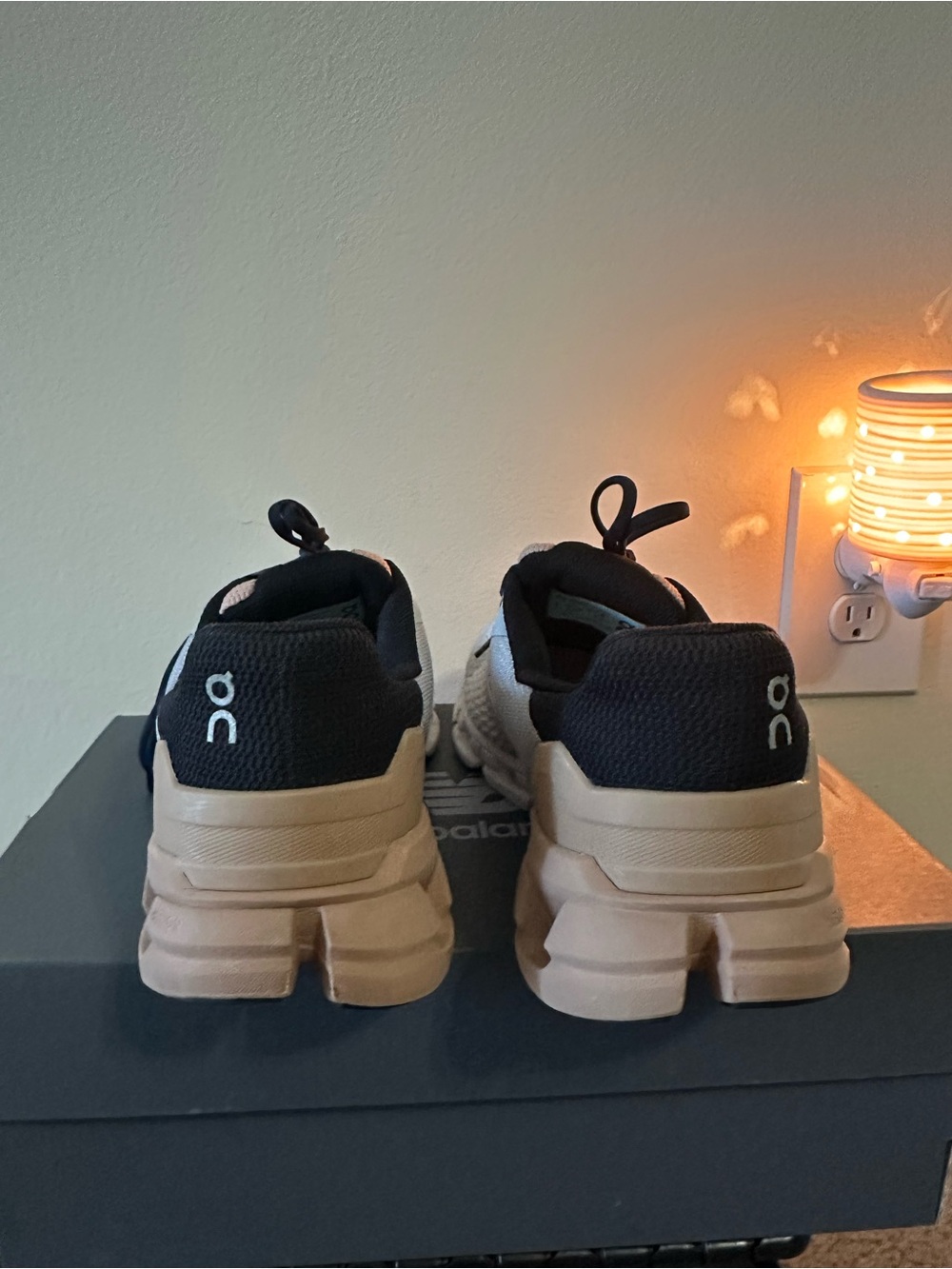 On Running Women's Cloudswift Sneakers in Light Gray and Black - Picture 6 of 9